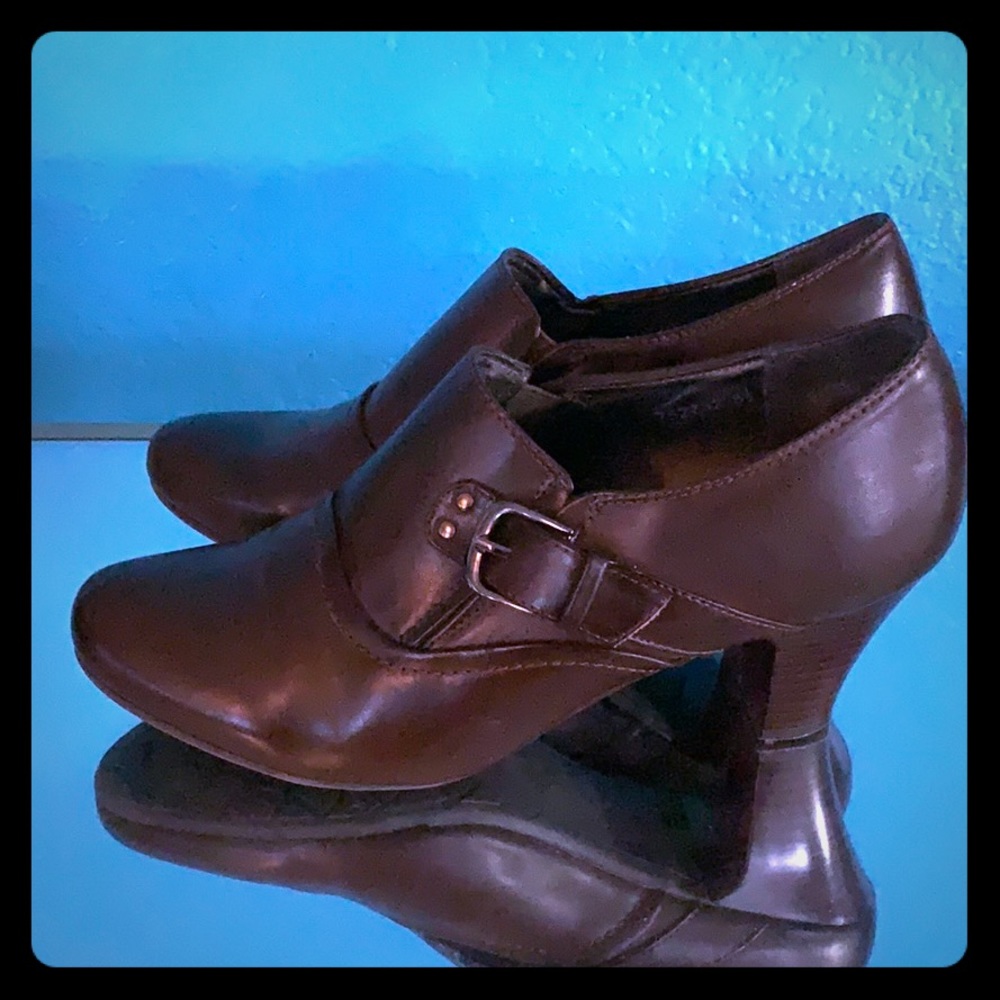 Pierre Dumas sz 8.5 heel boot(brown)